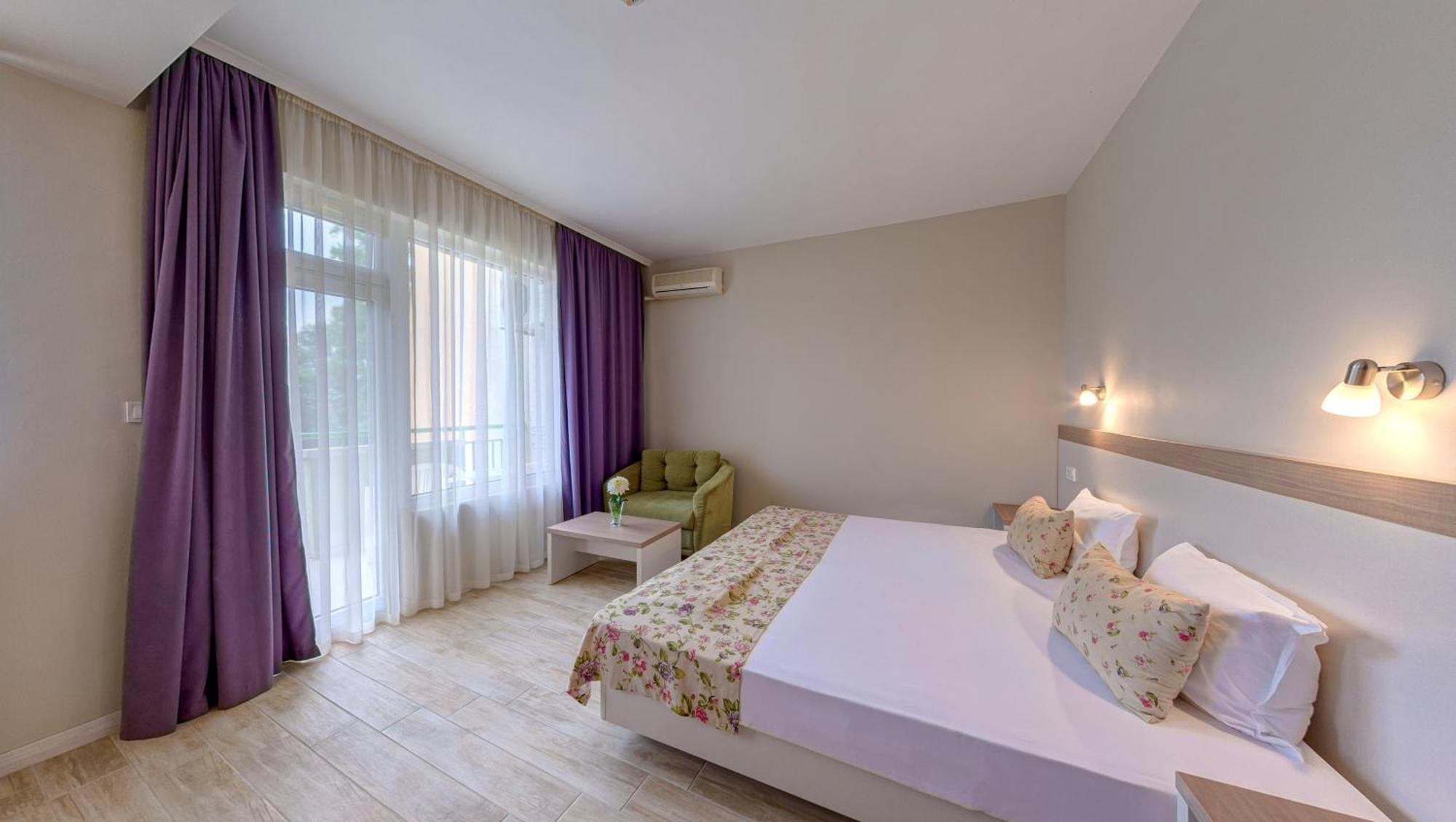 Ljuljak Hotel Zlatni pjasătsi Eksteriør bilde