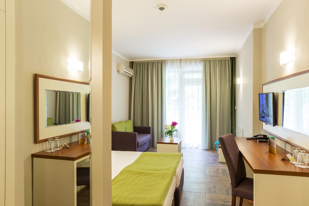 Ljuljak Hotel Zlatni pjasătsi Rom bilde